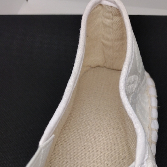 Chic White Espadrille Slip-On Shoes Effortless Summer Style, Size 7 - Picture 3 of 8